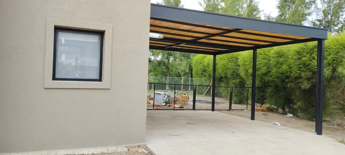 Estructura de hierro para pérgola